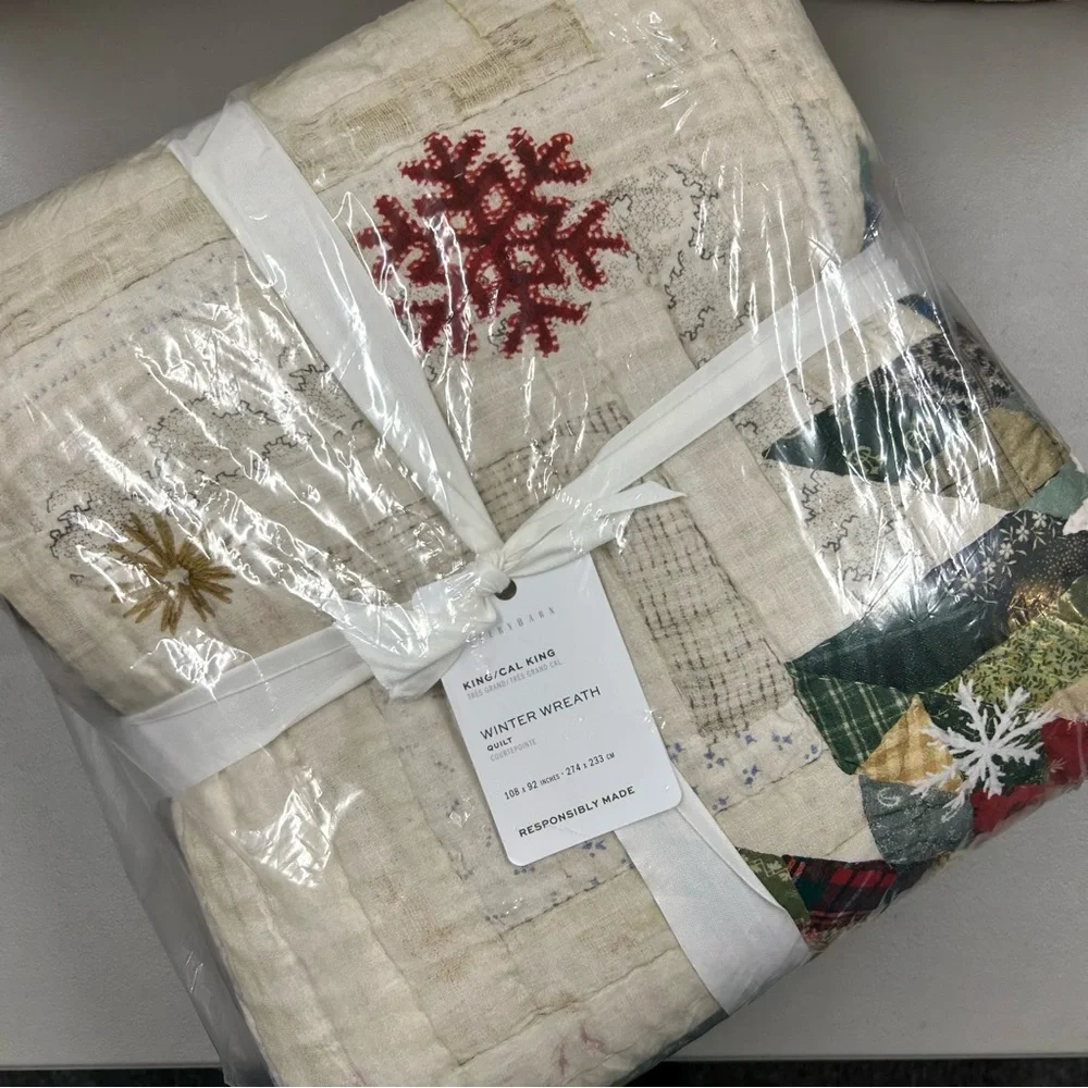 Pottery Barn Winter Wreath Reversible Quilt Bedding Star King / California NWT